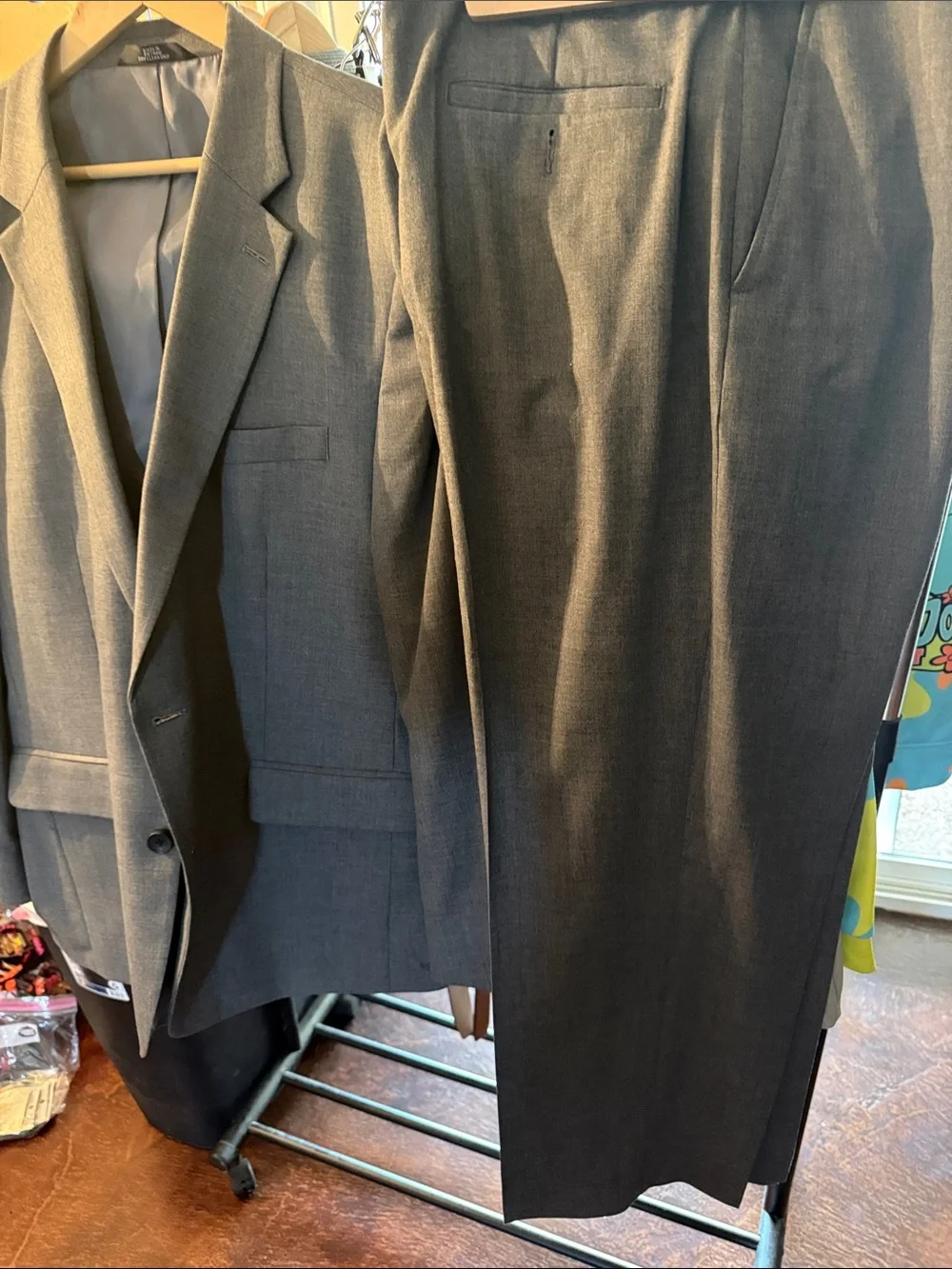 J.M. Haggar Classic Fit Men's Gray Two-Piece Suit Blazer/Pants (36/38W;32L)